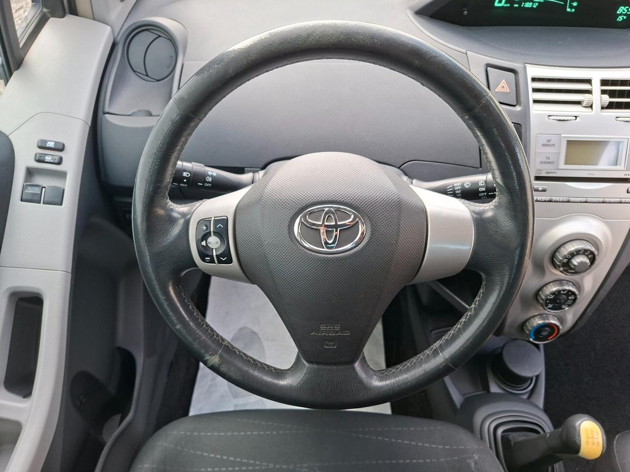 Toyota Yaris 1.3 5p. Luna *NEOPATENTATI*