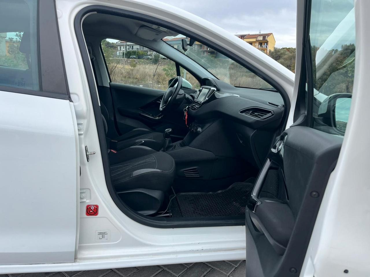 Peugeot 208 1.4HDI FULL NEOPATENTATI 2014