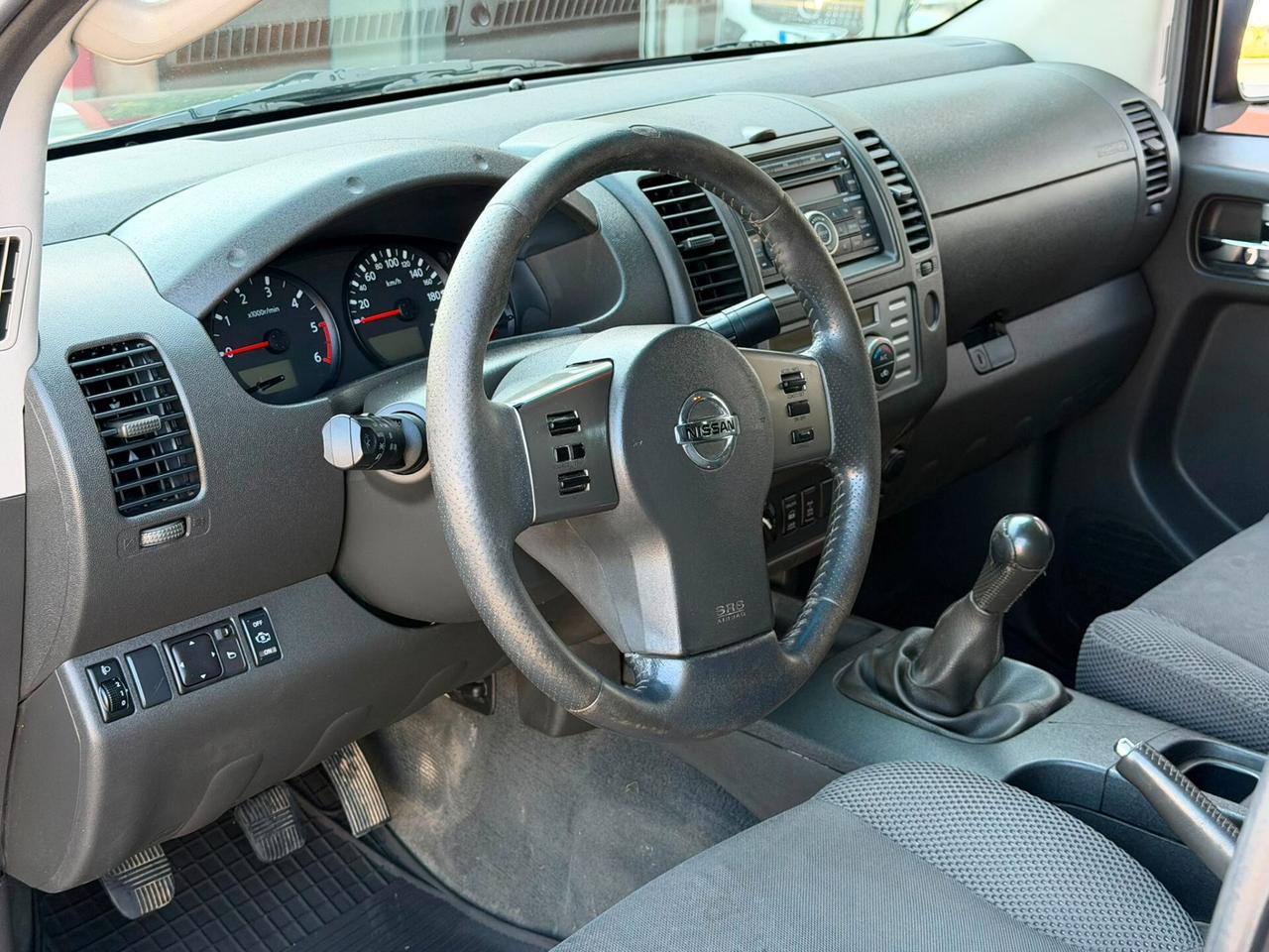 Nissan Navara 2.5 dCi 4 porte Double Cab - hard top