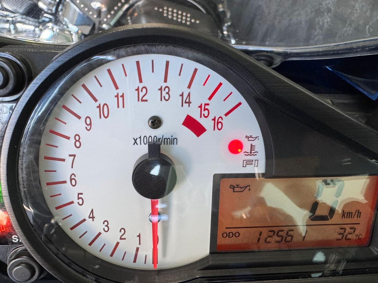 Suzuki GSX R 600 K1