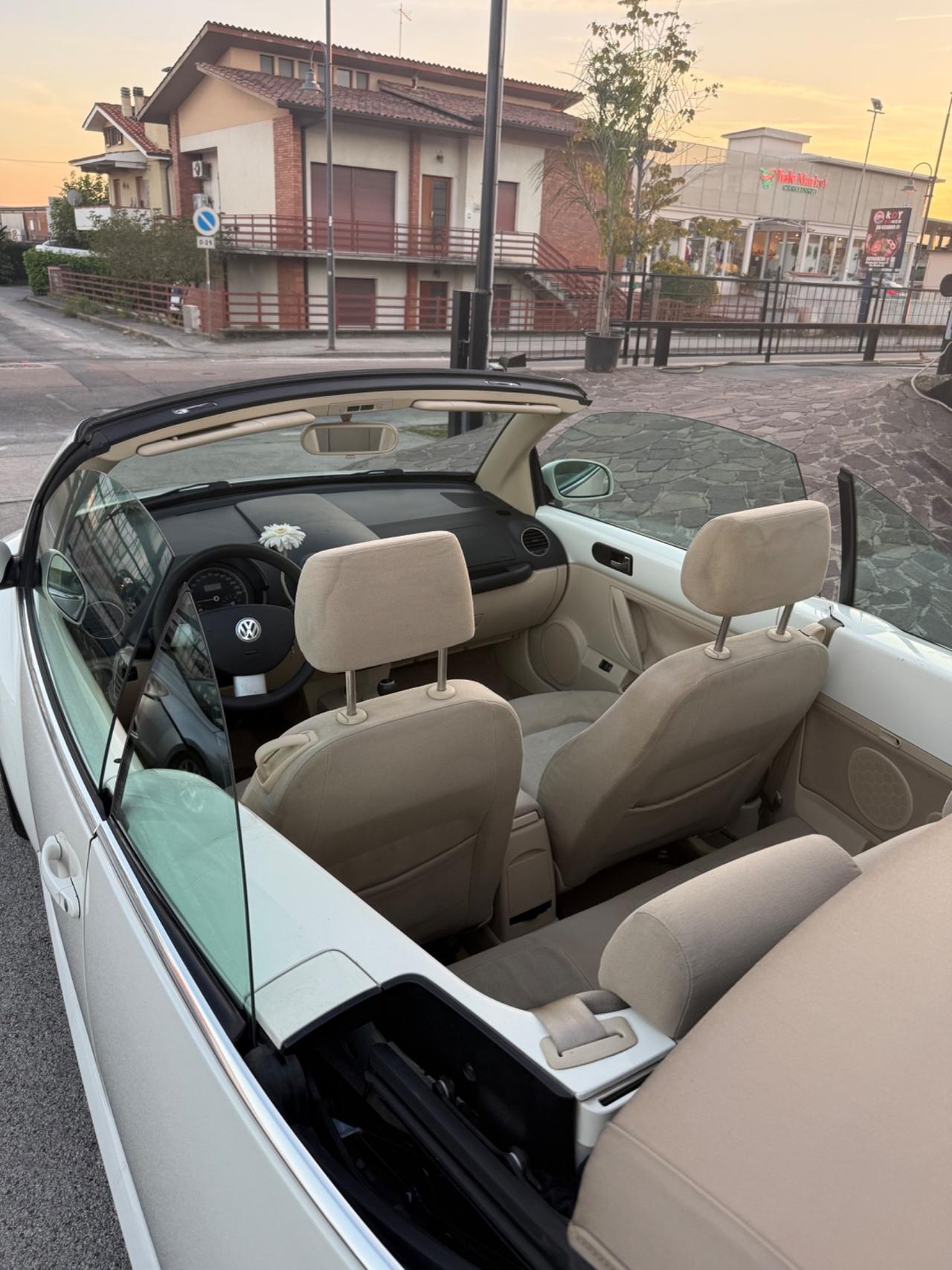 Volkswagen New Beetle 1.4 16V Cabrio