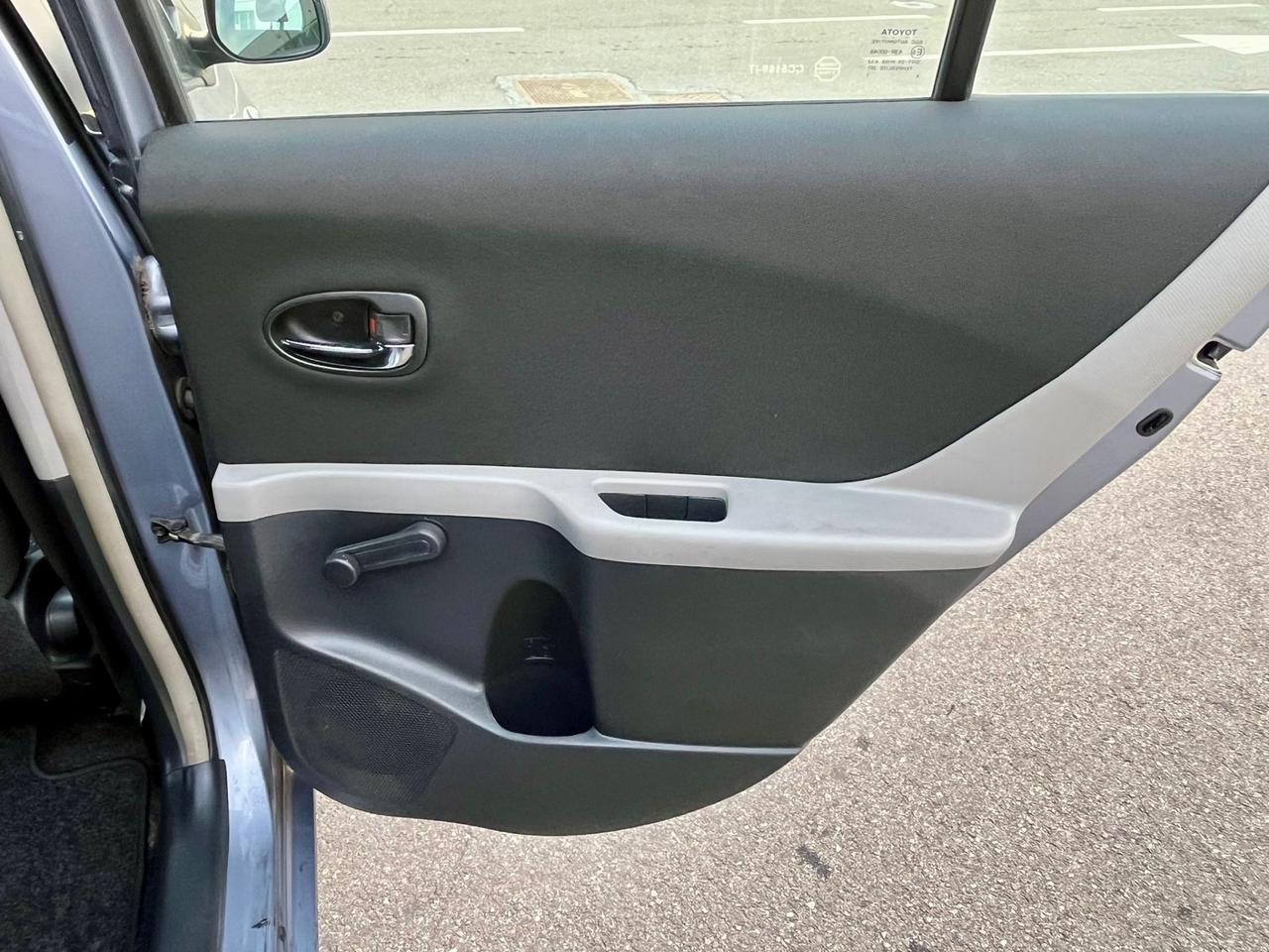 Toyota Yaris 1.3benz 2011 58.000km perfetta per neopatentati