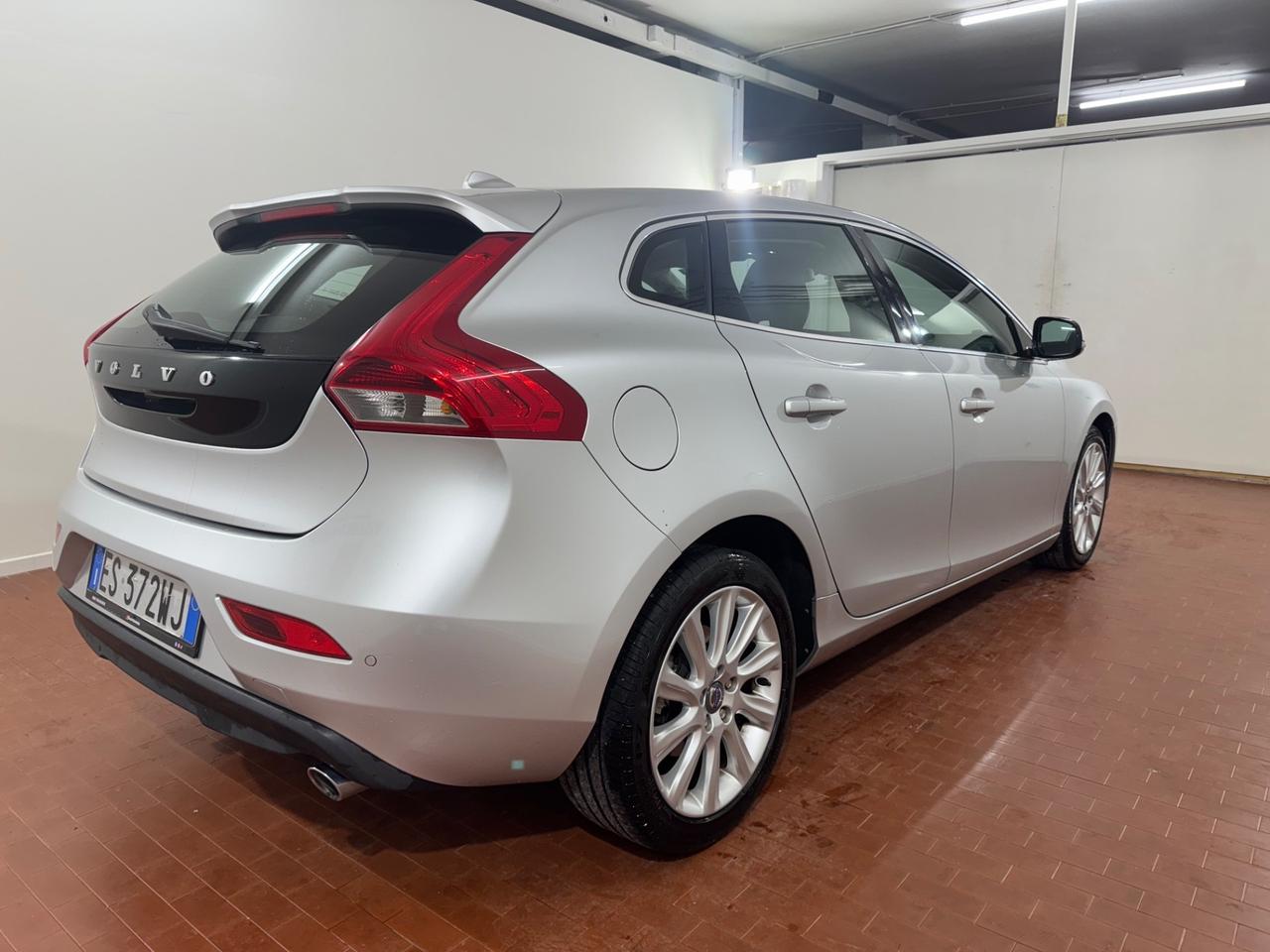 Volvo V40 D3 R-design