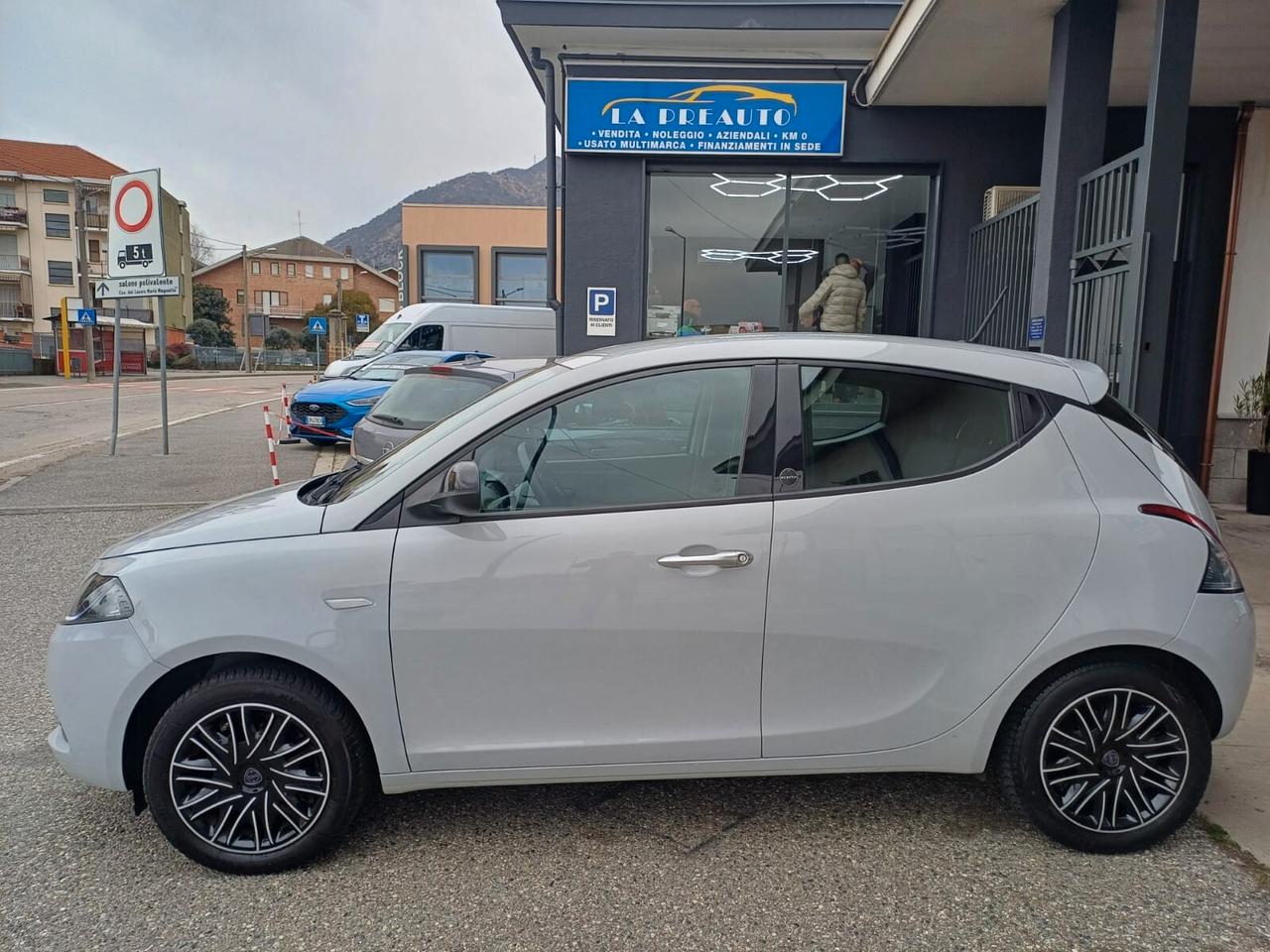 Lancia Ypsilon 1.2 69 CV 5 porte GPL Ecochic Silver