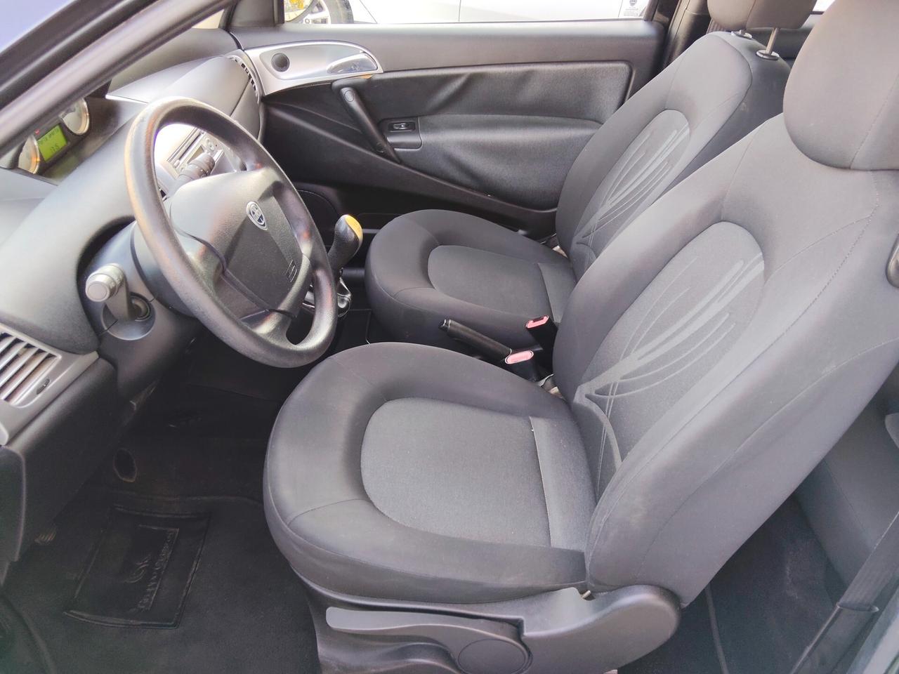 Lancia Ypsilon 1.3 MJT 75 CV Unyca