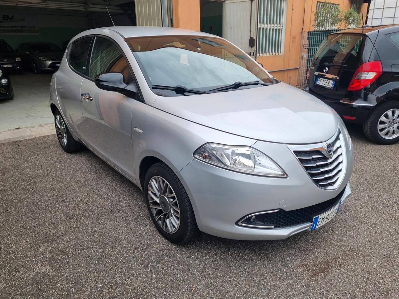 Lancia Ypsilon 1.2 69 CV 5 porte S&S Platinum unica proprietaria