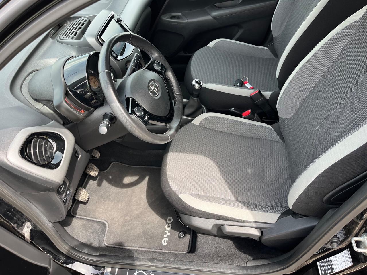 Toyota Aygo Connect 1.0 VVT-i 72 CV 5 porte x-clusiv