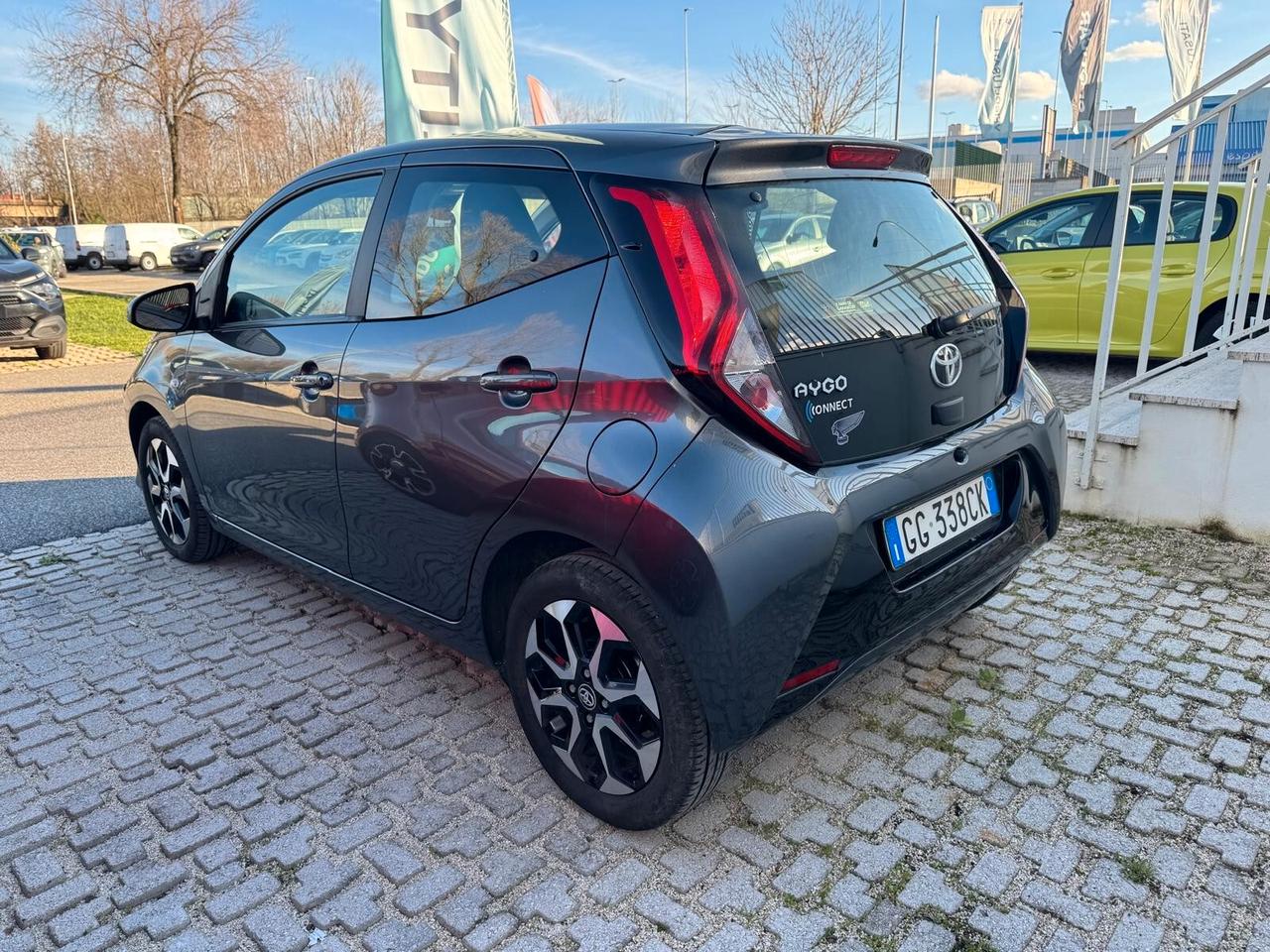 Toyota Aygo Connect 1.0 VVT-i 72 CV 5 porte x-fun