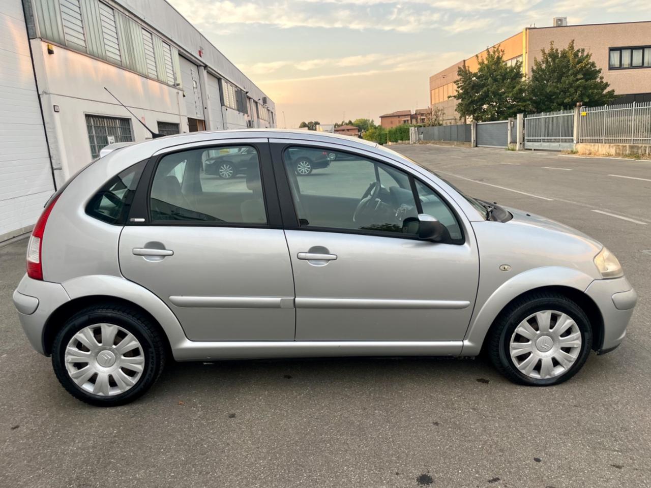 Citroen C3 1.4benz 2008 60.000km cambio automatico perfetta