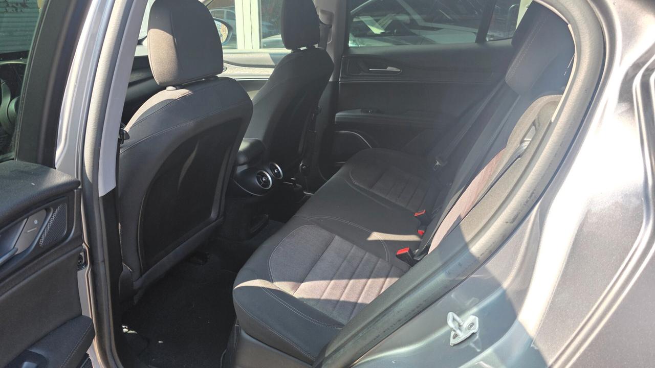 Alfa Romeo Stelvio 2.2 Turbodiesel 160 CV AT8 RWD Sport-Tech