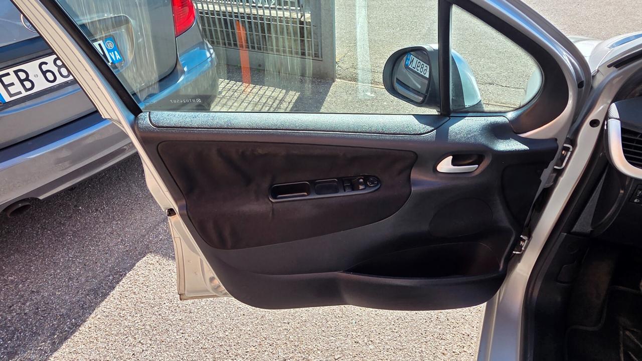 Peugeot 207 1.4 VTi 95CV 5p. neo patentati unico proprietario