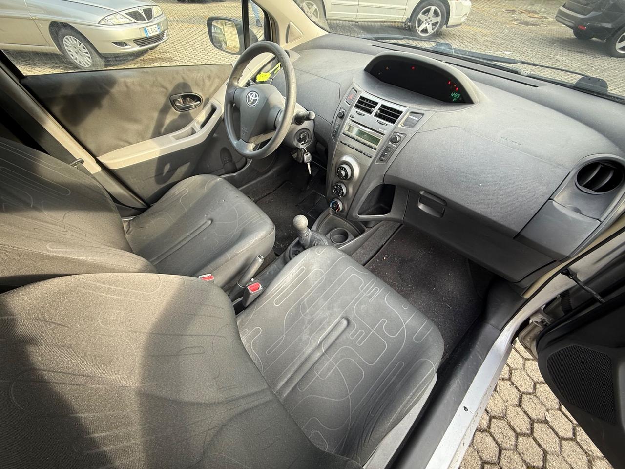 Toyota Yaris 1.0 5 porte