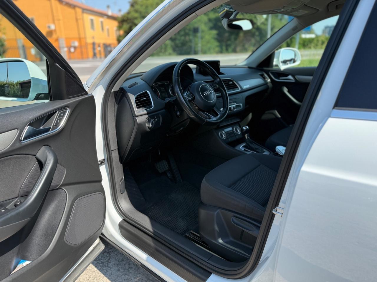 Audi Q3 2.0 TDI 177 CV quattro S tronic Business Plus