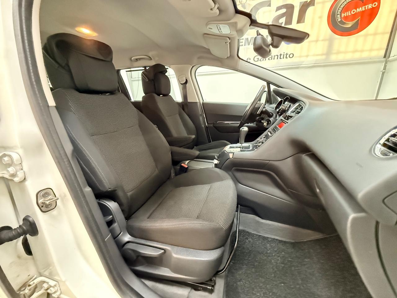 Peugeot 5008 1.6 HDi 112CV cambio robotizzato Féline 05/2011 Euro 5 Neopatentati