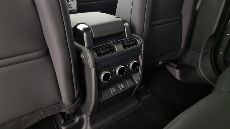 Land Rover Defender 110 3.0D I6 200 CV AWD Auto X-Dynamic SE