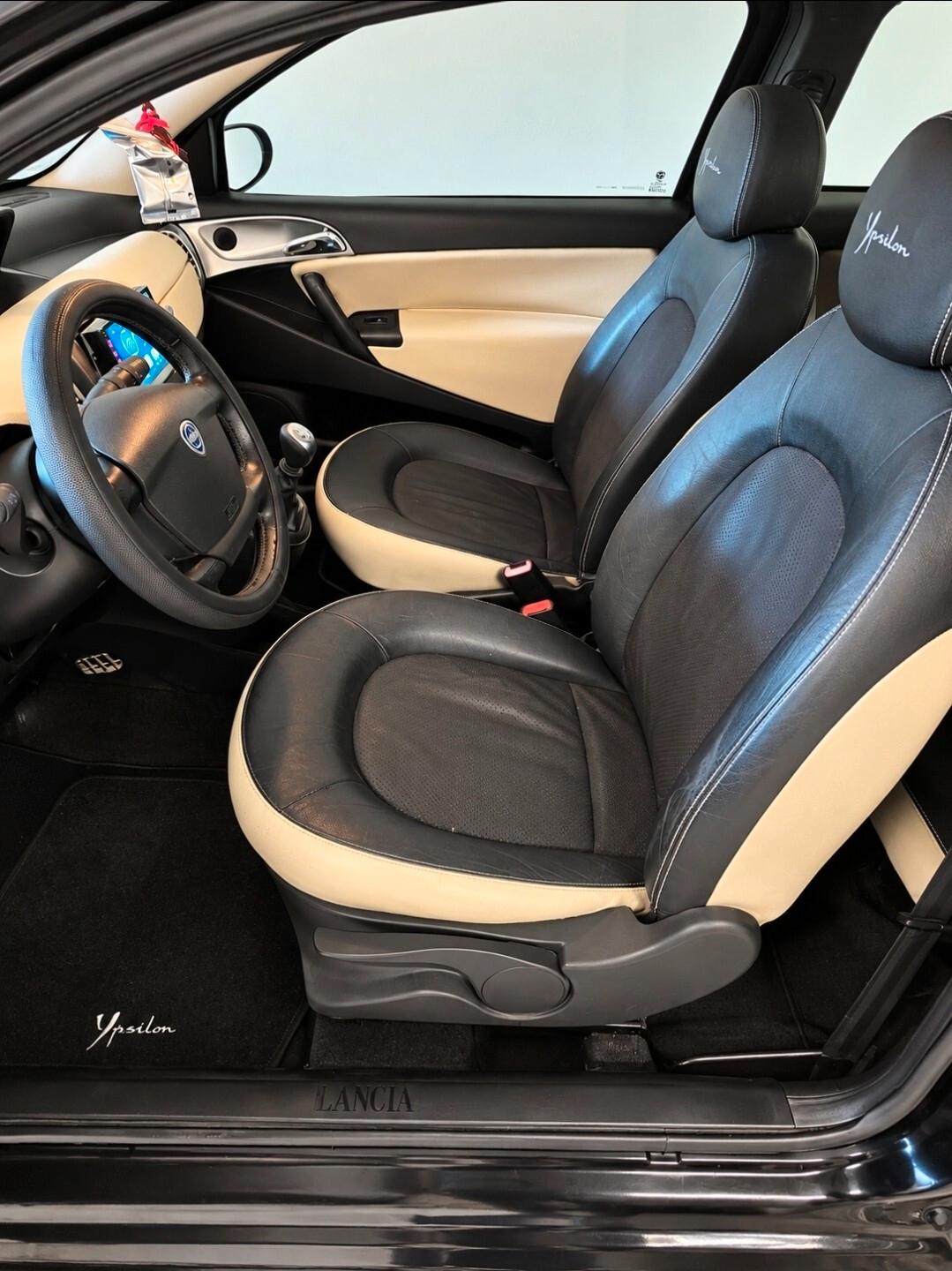 Lancia Ypsilon 1.2 Argento