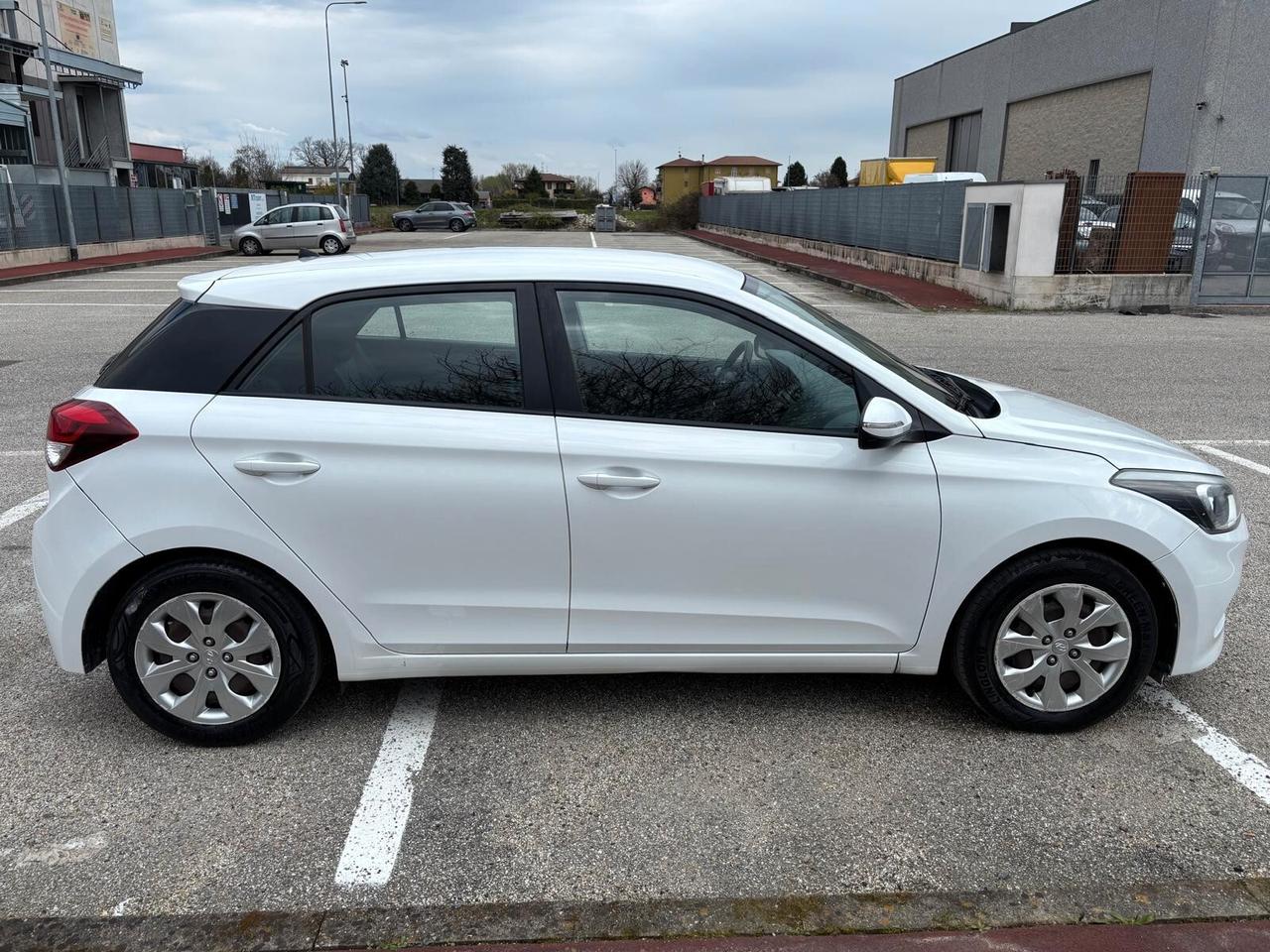 Hyundai i20 1.2 GPL 84 CV 5 porte Econext Comfort UNICO PROPRIETARIO neopatentati