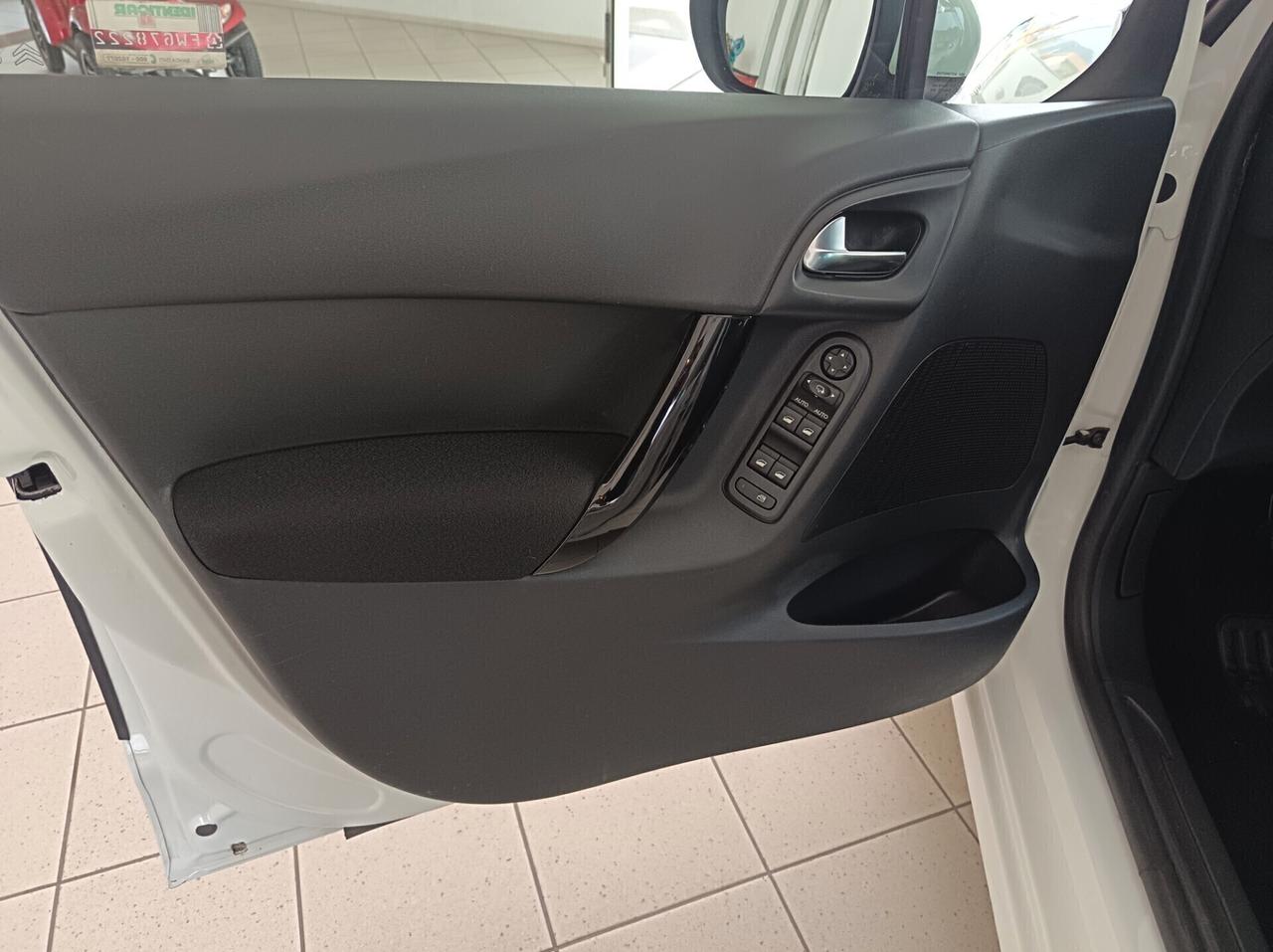 Citroen C3 PureTech 68 Exclusive - 2015
