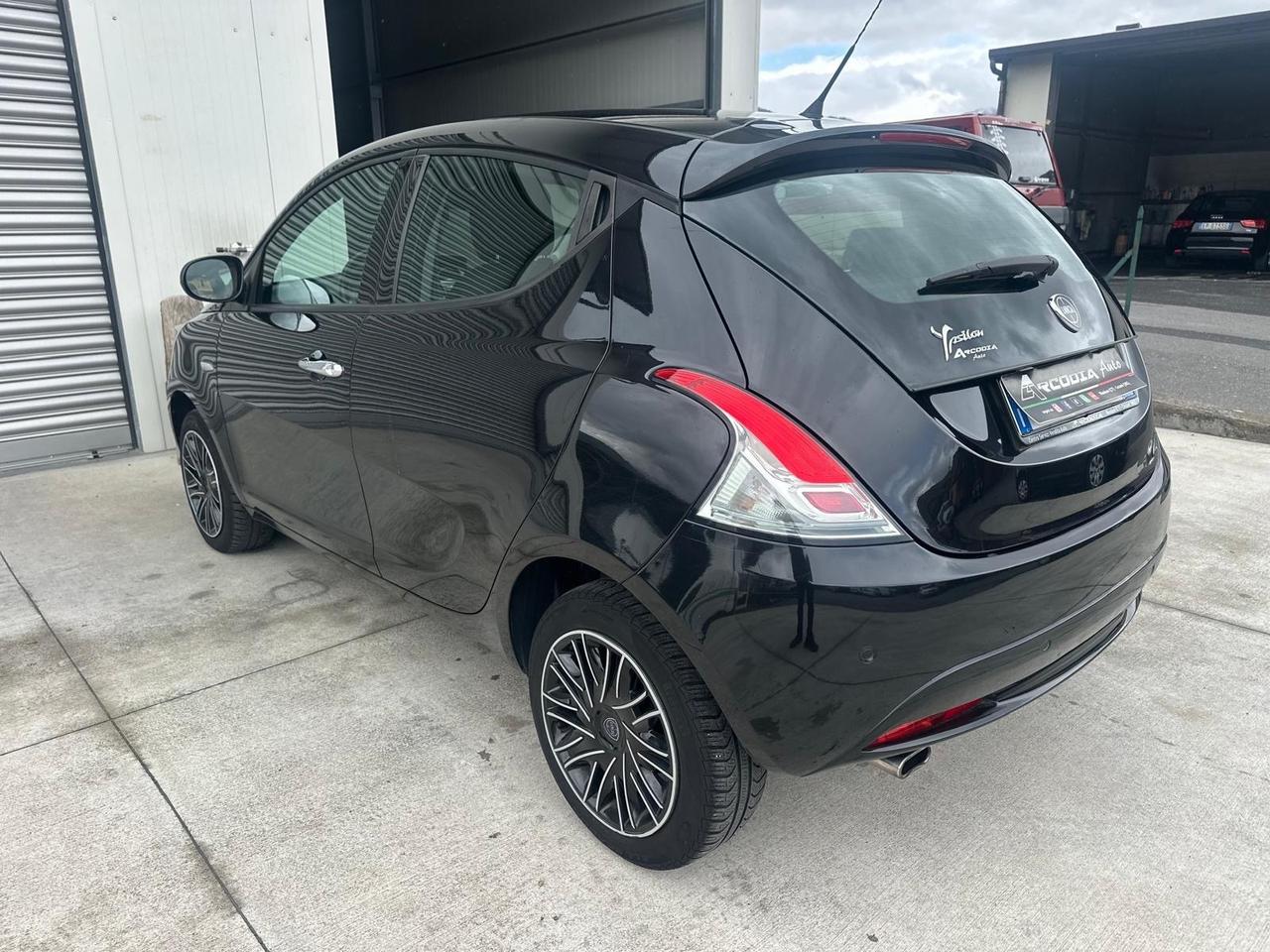 Lancia Ypsilon 1.2 69 CV 5 porte S&S Platinum