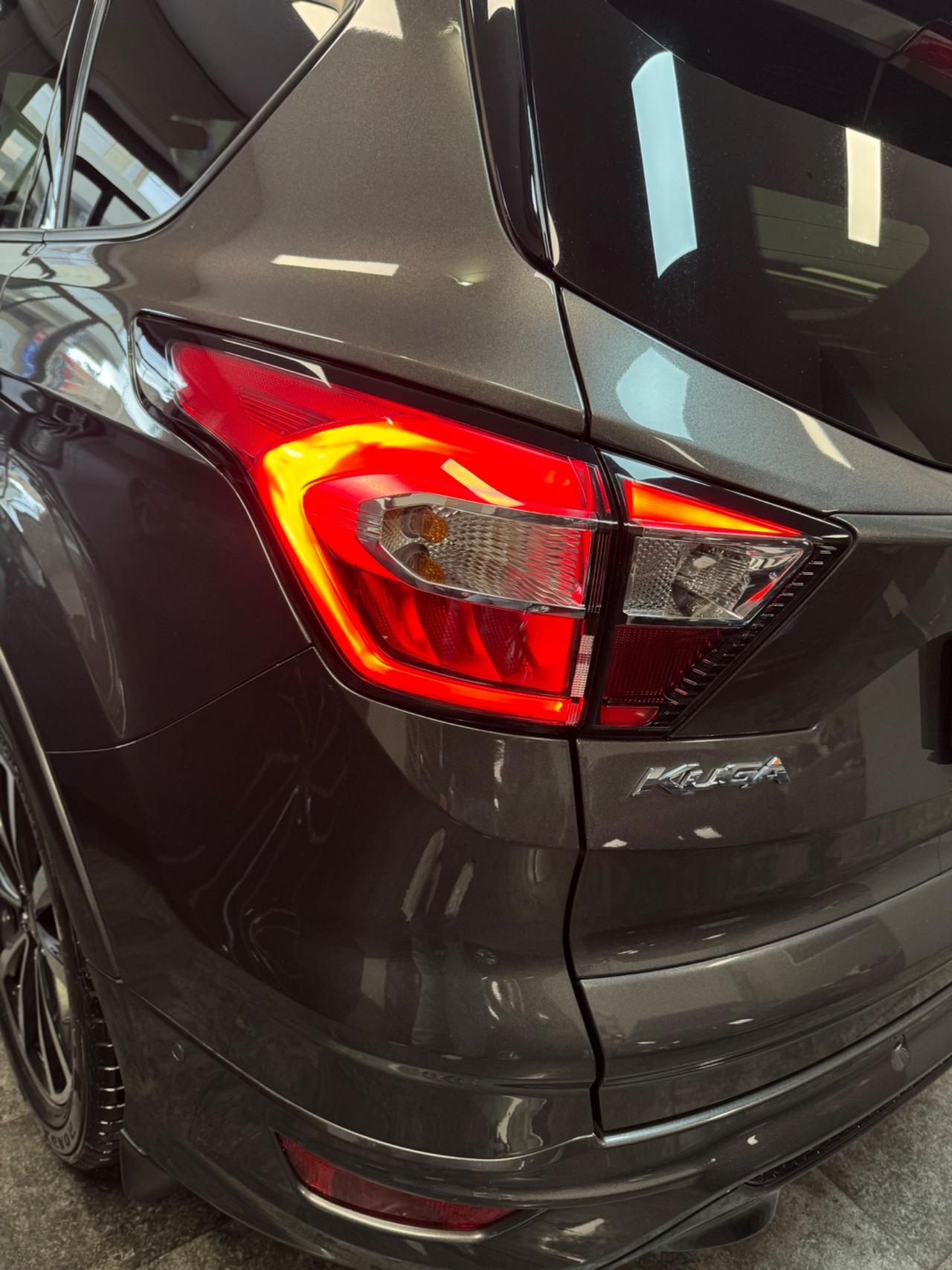 Ford Kuga 2.0 TDCI ST LINE DA VETRINA