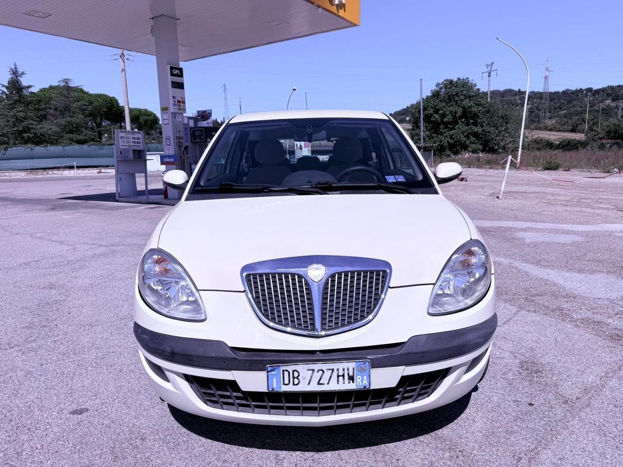 Lancia Ypsilon 1.2 benzina Ok neopatentati