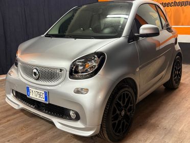 BELLISSIMA SMART FORTWO ADATTA A NEOPATENTATI CON TETTO PANORAMICO CON SOLI 69.625 KM