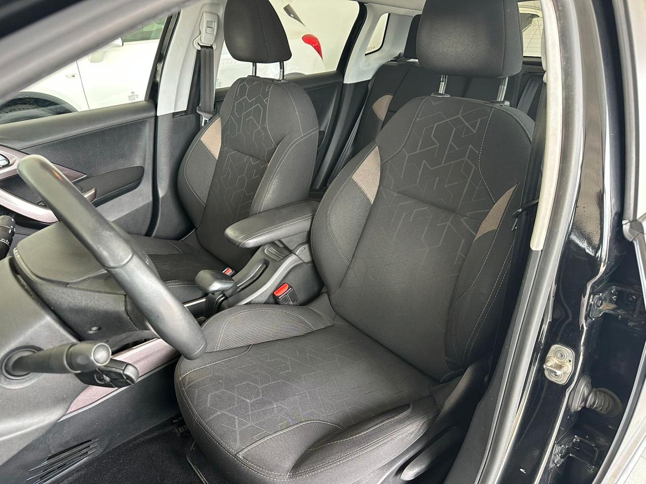Peugeot 2008 BlueHDi 100 Black Matt 2015