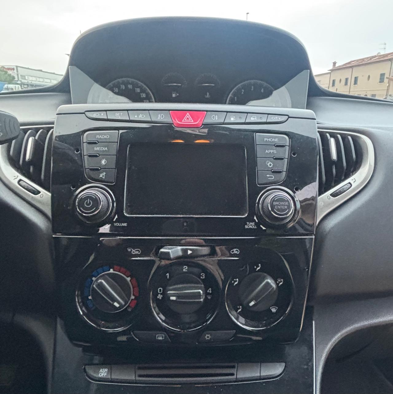 Lancia Ypsilon 0.9 TwinAir 85 CV 5 porte Metano Ecochic Silver