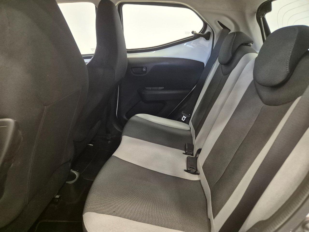 Toyota Aygo 5p 1.0 x-play aut. - NEOPATENTATI - Cam - Navi