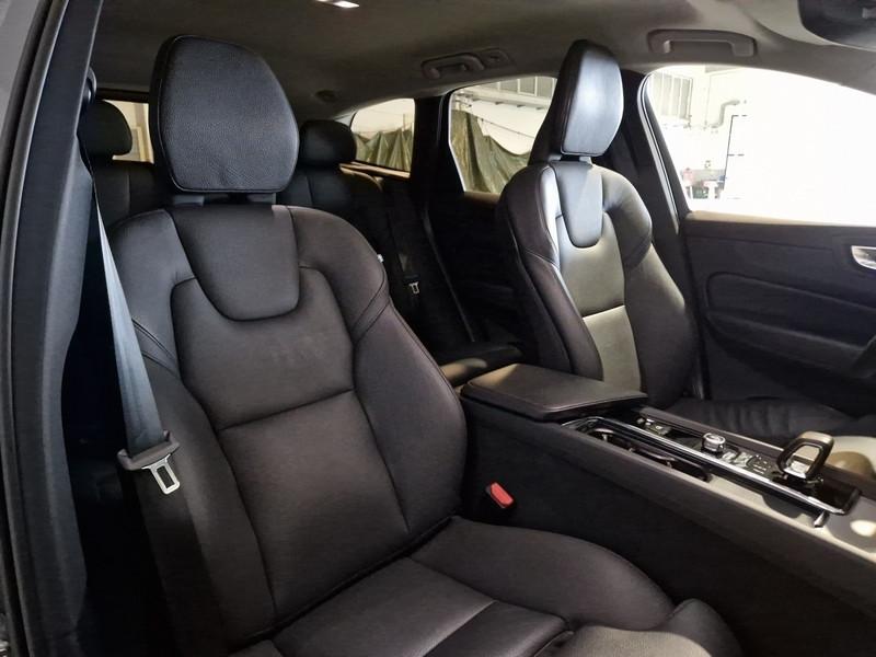 VOLVO XC60 B4 D automatico Plus Dark