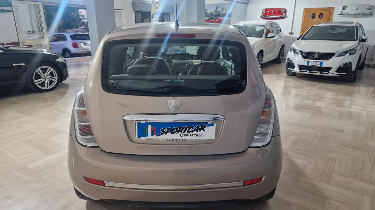 Lancia Ypsilon 1.3 MJT 75 CV Platino