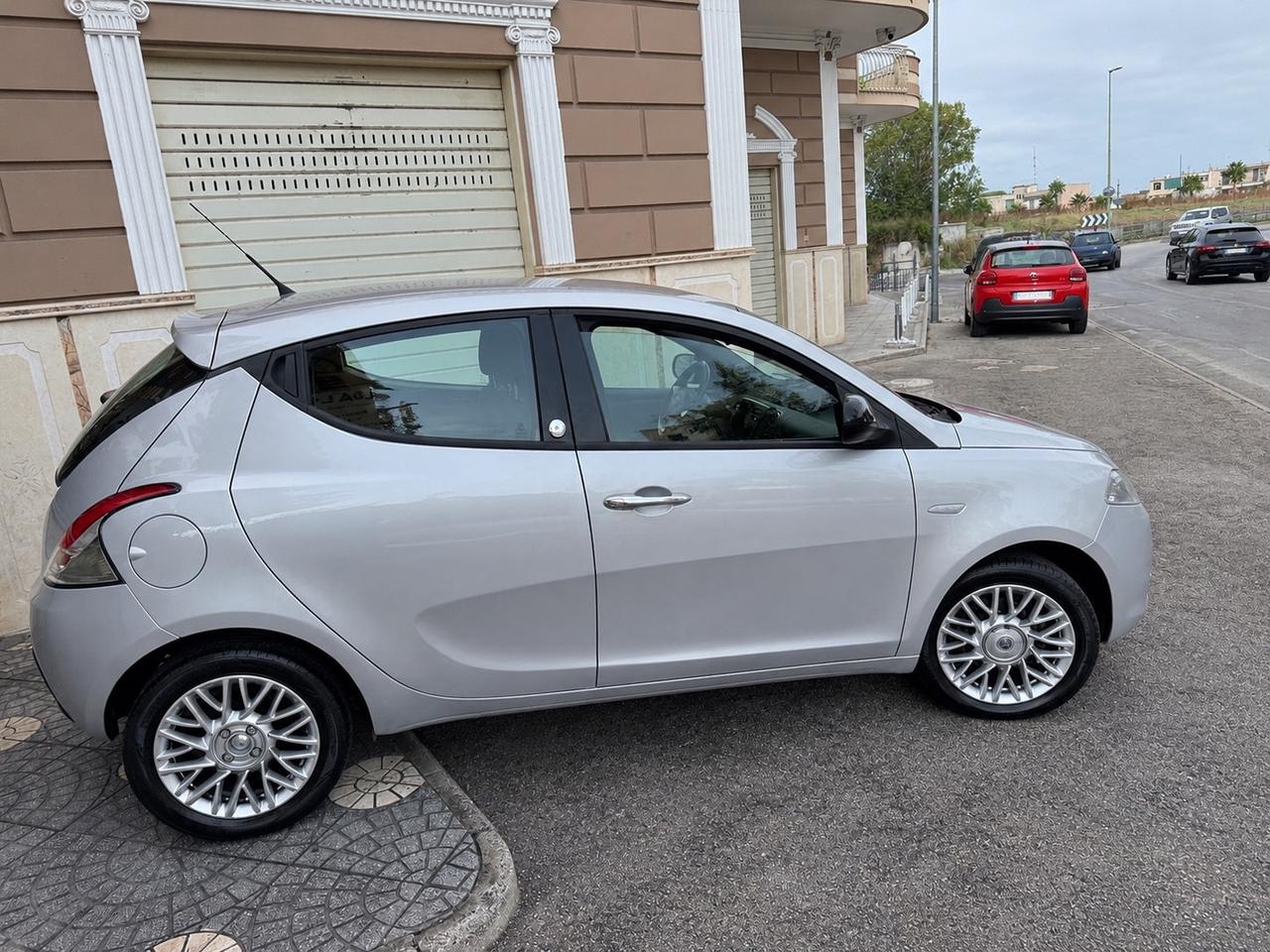 Lancia Ypsilon 1.2 69 CV 5 porte GPL Ecochic Gold