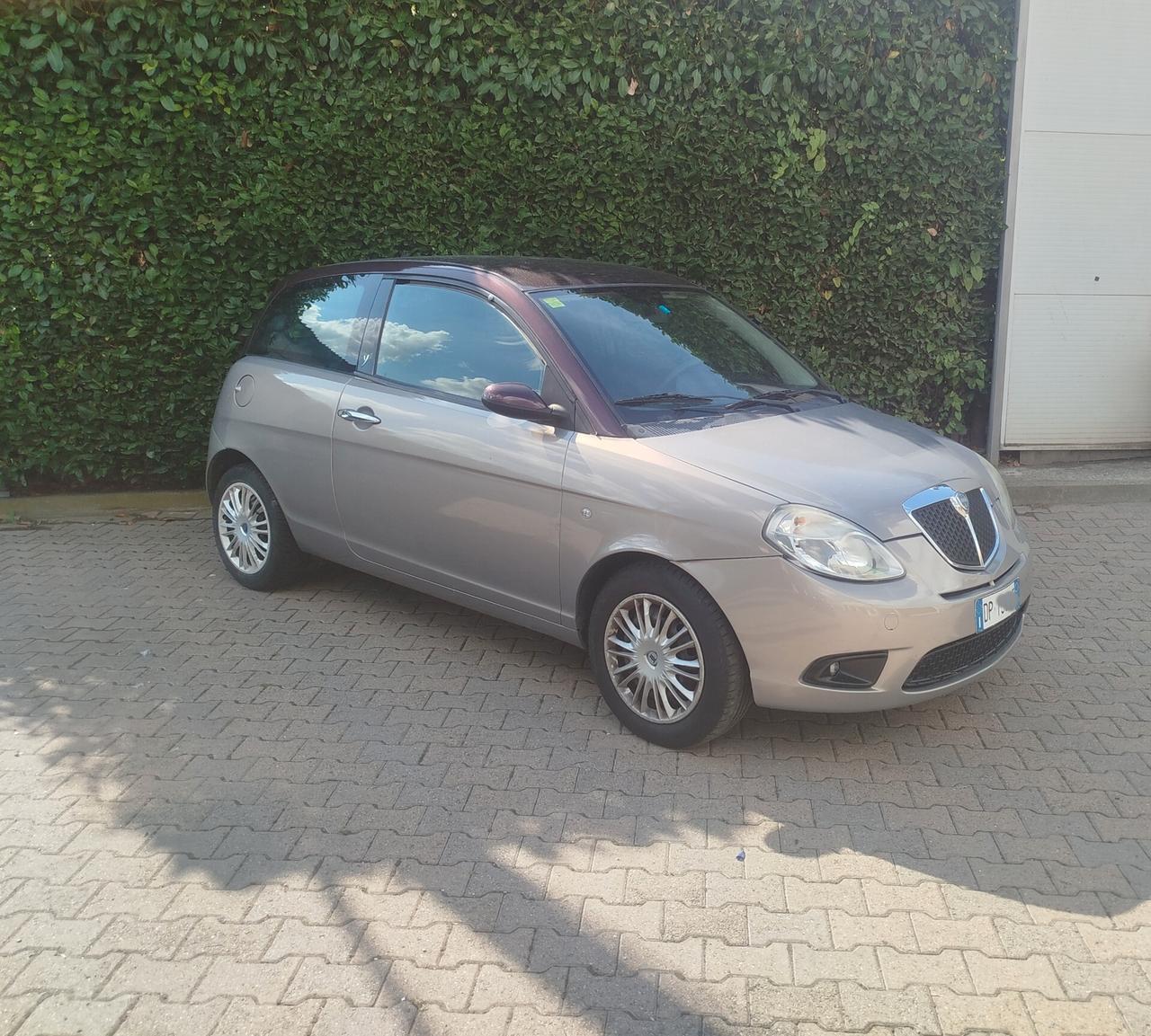 Lancia Ypsilon 1.4 16V MomoDesign