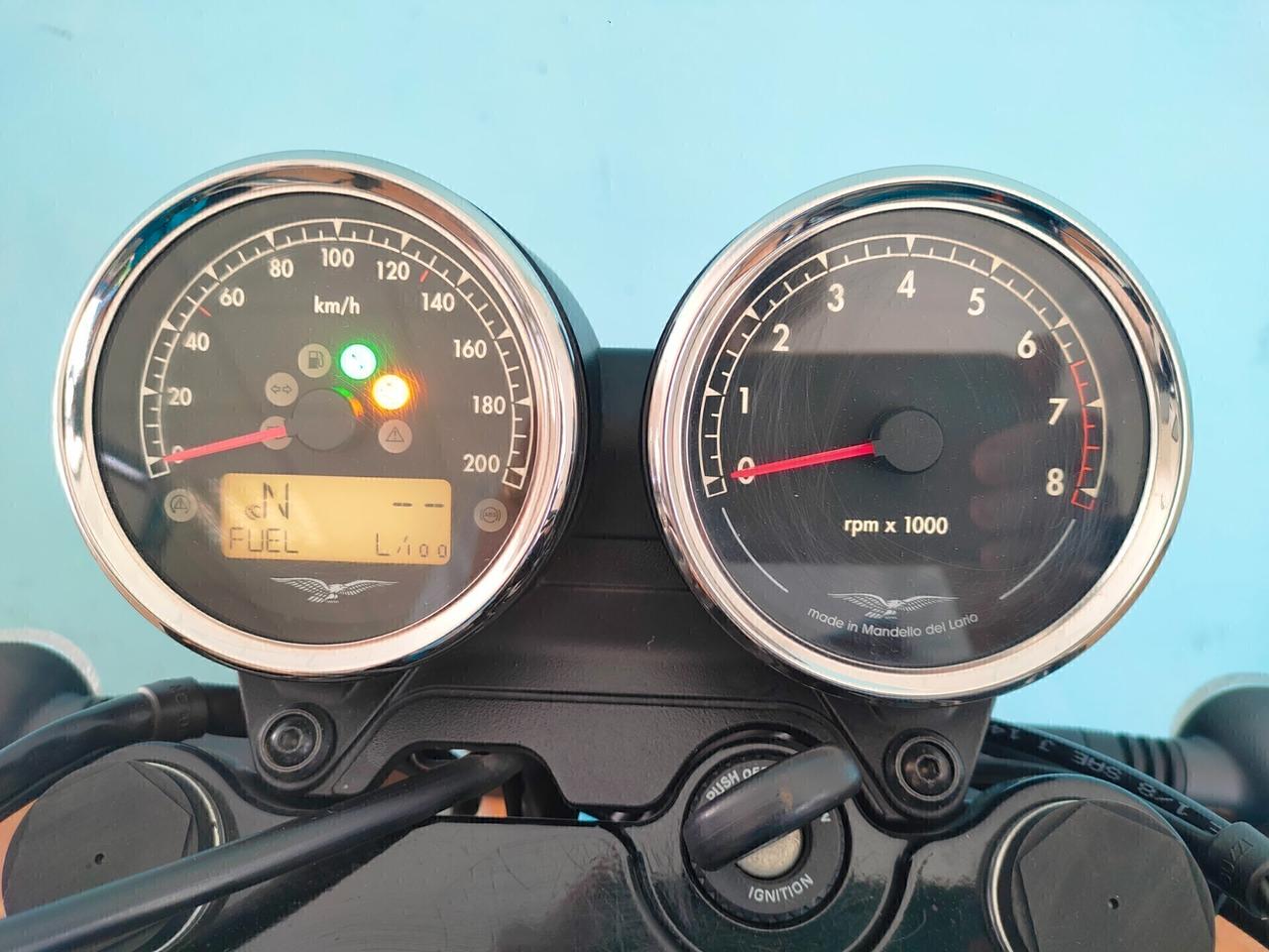 Moto Guzzi V7 III Custom: Eleganza e Performnce