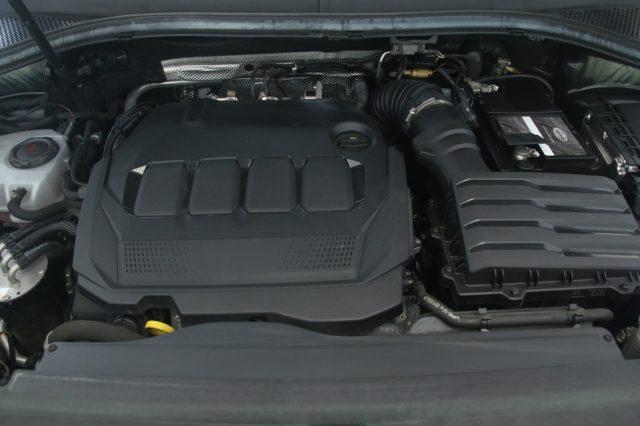 VOLKSWAGEN Tiguan 2.0 TDI 150 CV SCR DSG R-Line Fari Matrix/Black P.