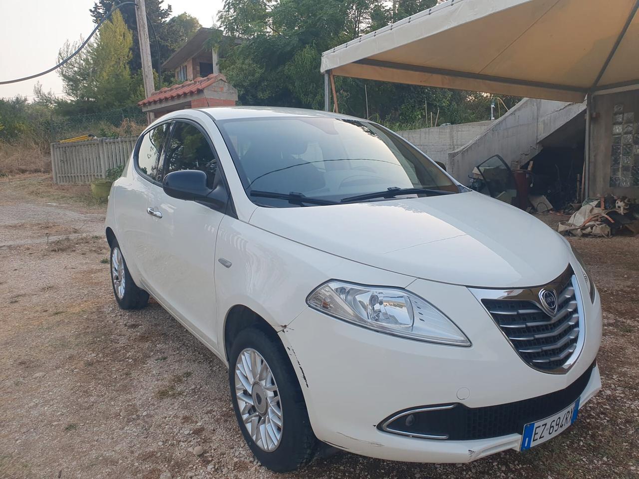 SUPER OCCASIONE: Lancia Ypsilon full, Turbo/Metano - Interni come NUOVI!