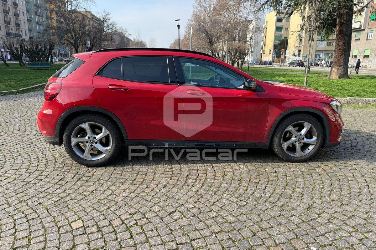 MERCEDES GLA 200 Premium