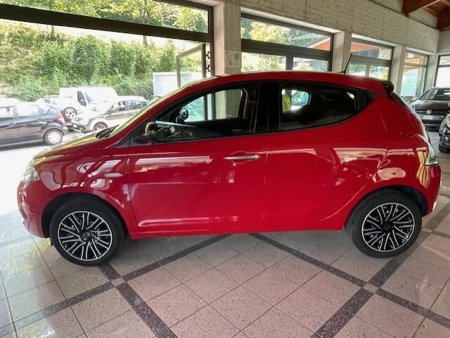 Lancia Ypsilon 1.0 FireFly 5 porte S&S Hybrid Silver
