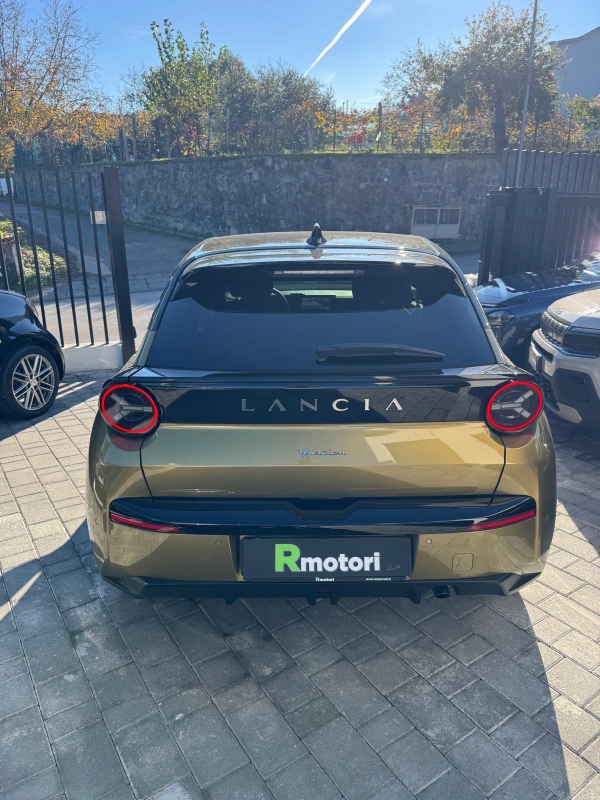 Lancia Ypsilon Hybrid e-DCT LX