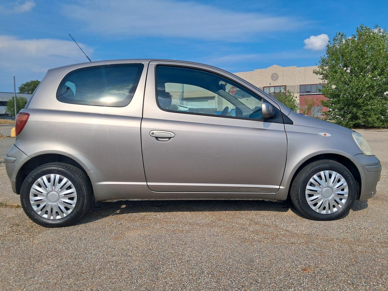 TOYOTA YARIS BENZINA