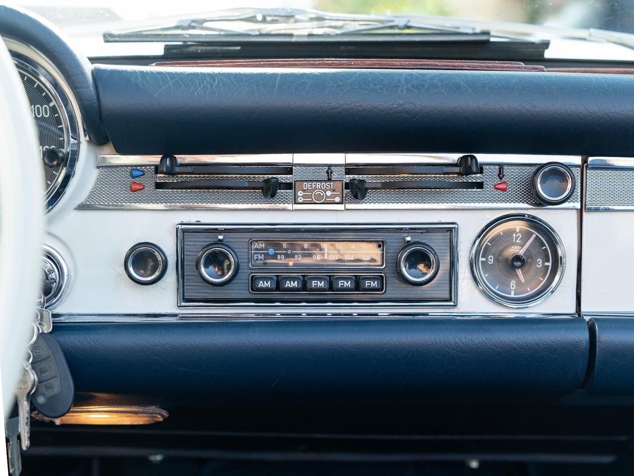 Mercedes-Benz SL 280 PAGODINO