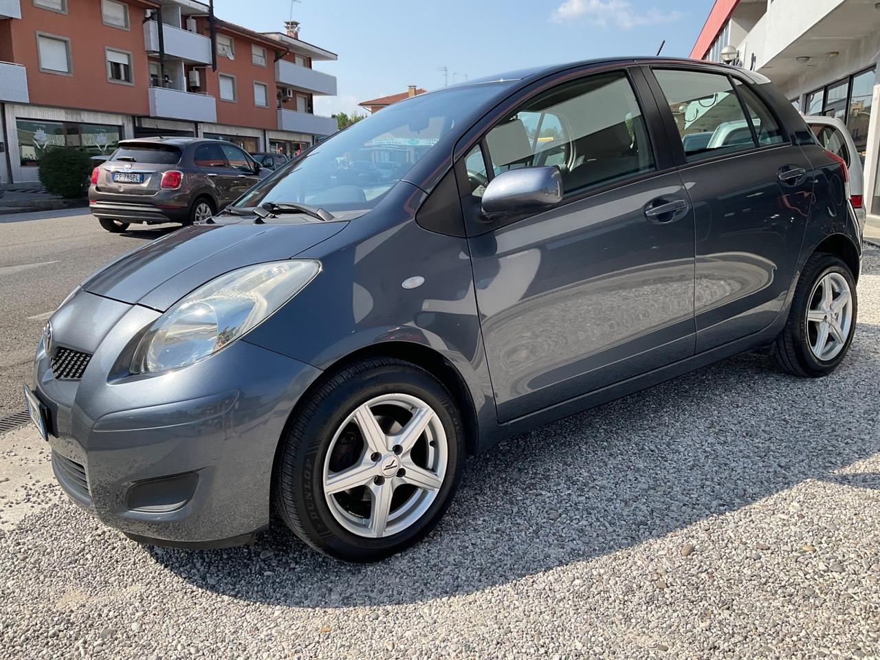 Toyota Yaris 1.0 5 porte Sol