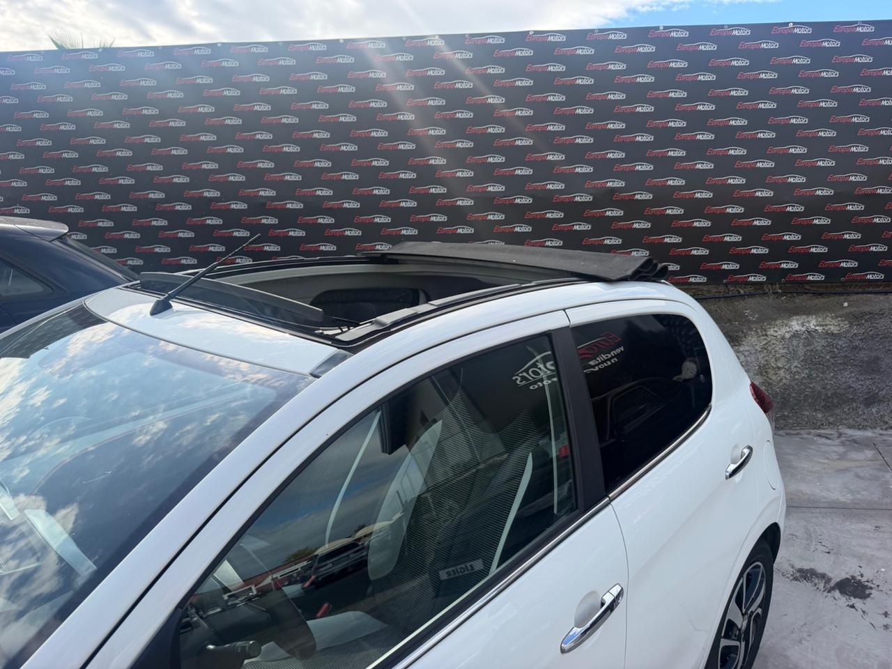 Peugeot 108 1.2 VTi Roland Garros