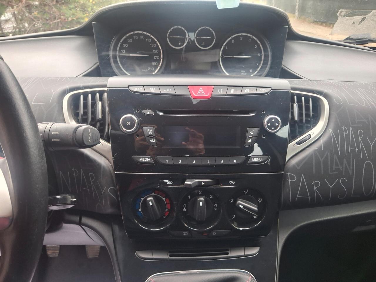 Lancia Ypsilon 1.2 69 CV 5 porte GPL Ecochic Silver neopatentati