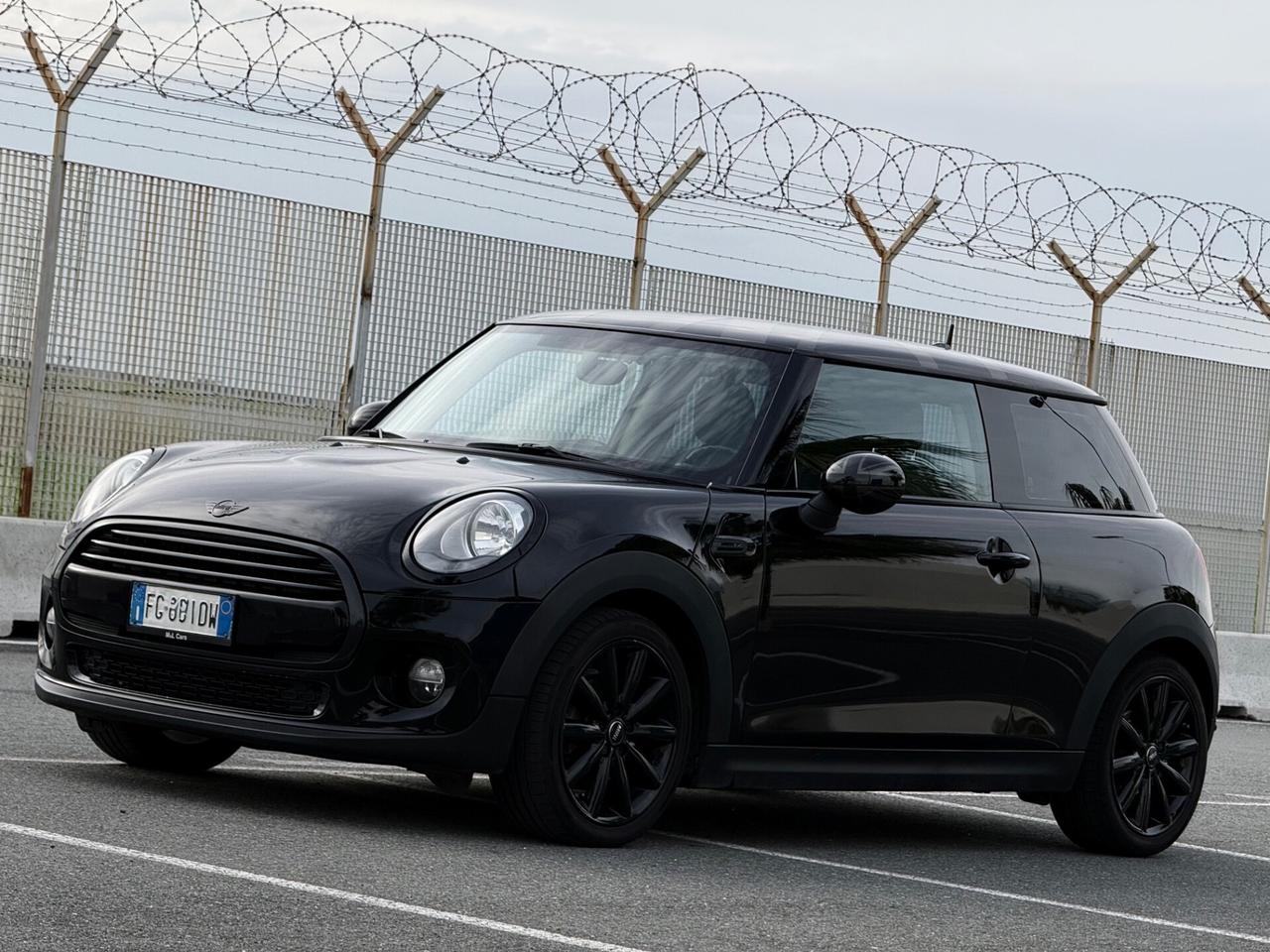 Mini 1.5 Cooper D 116 CV-AUTOM-BLACK EDITION