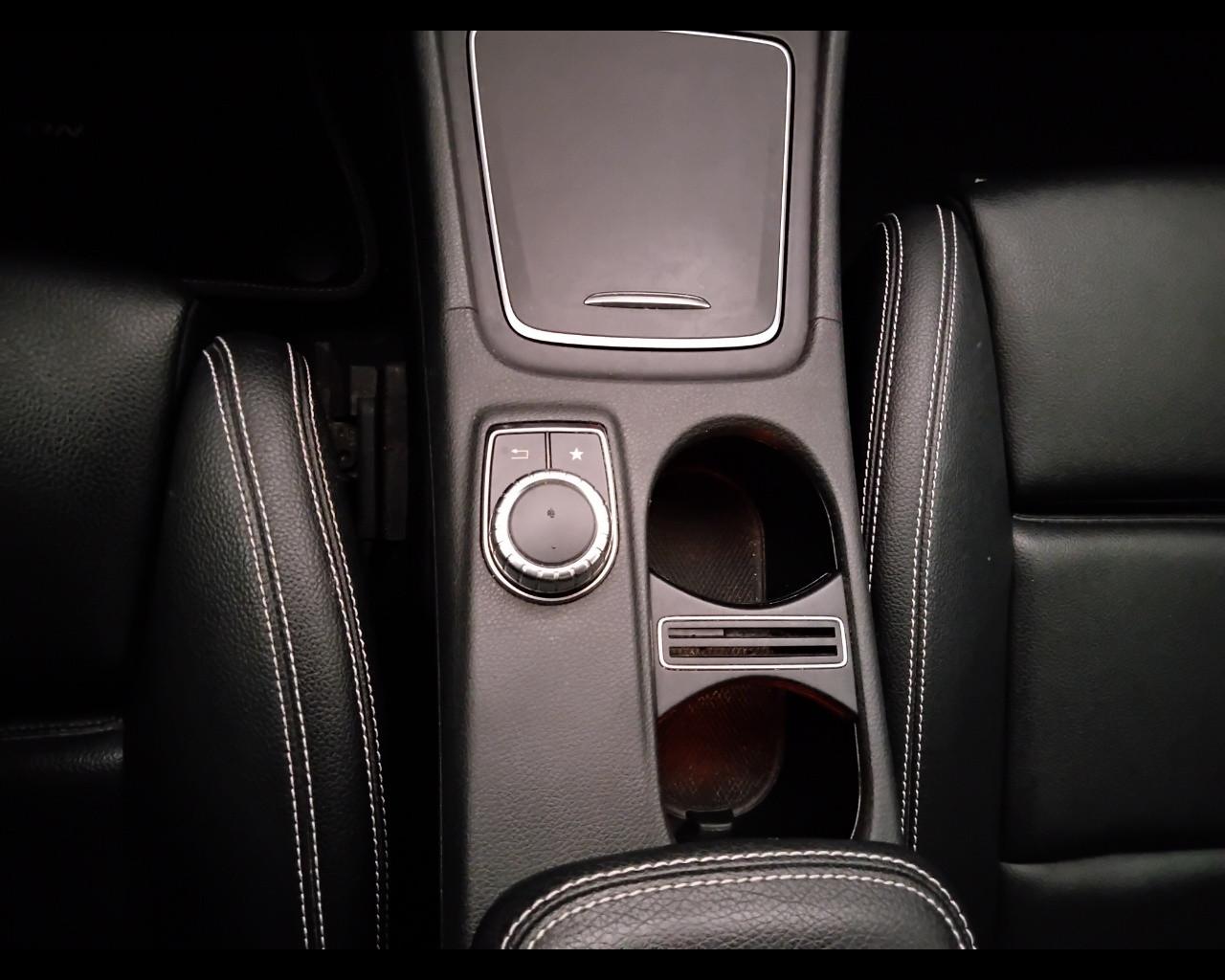 Mercedes-Benz GLA-X156 2017 - GLA 200 d Night Edition auto