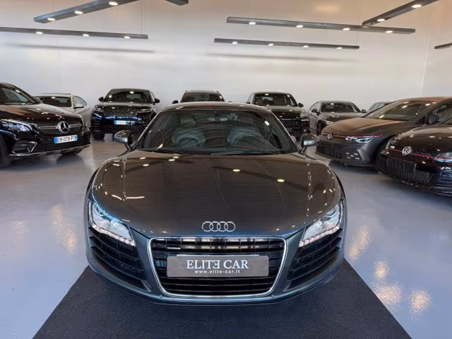 AUDI R8 4.2 V8 FSI quattro R tronic