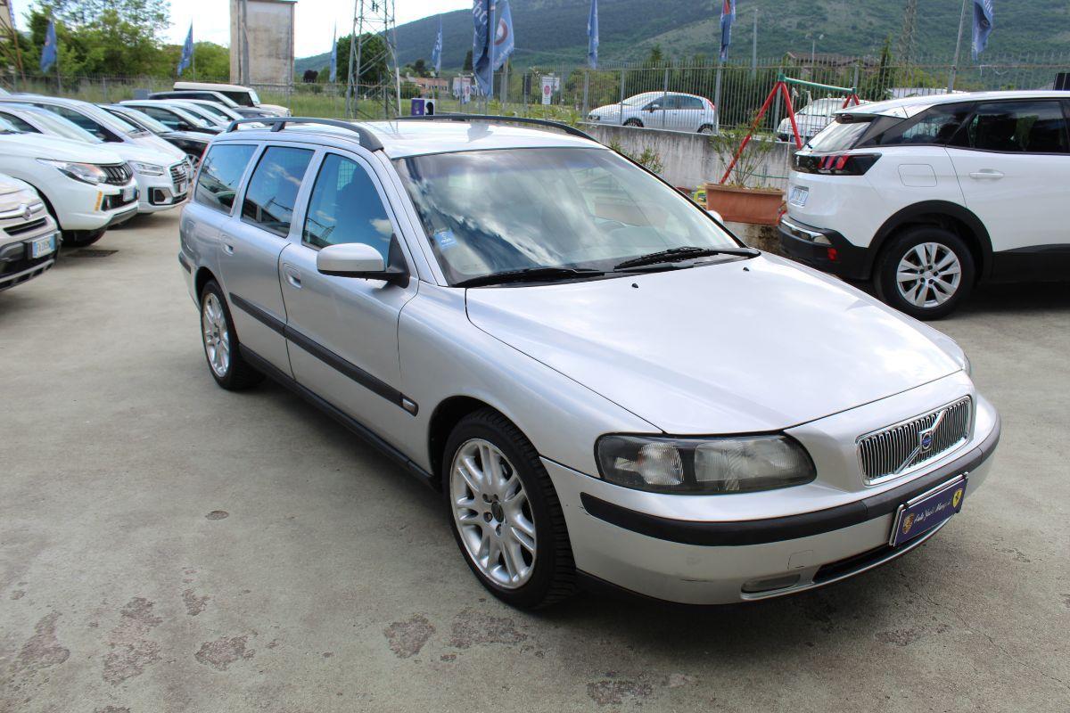 VOLVO - V70 - 2.4 D5 20V Momentum