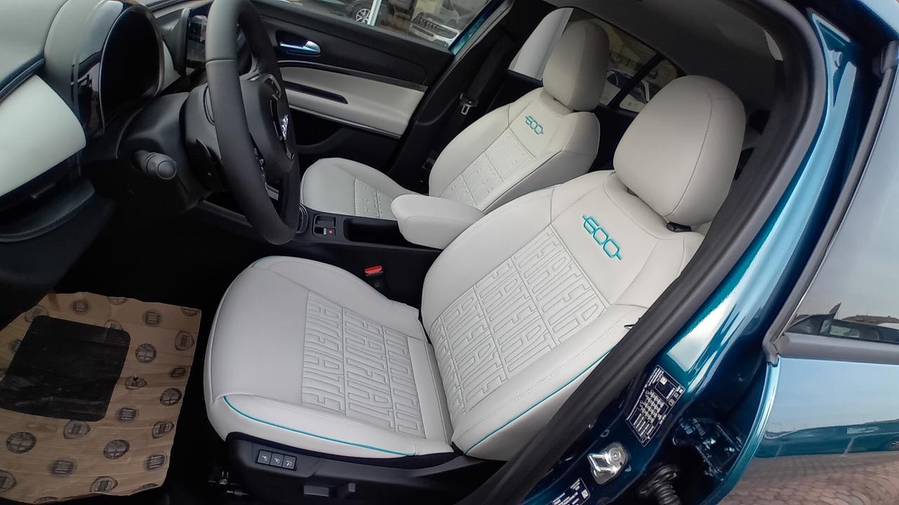 Fiat 600 1.2 Hybrid 145 CV DCT MHEV La Prima * SENZA VINCOLO DI FINANZIAMENTO*