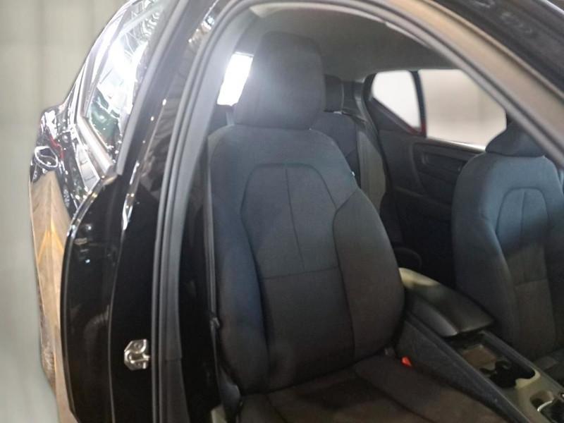 VOLVO XC40 T2 Momentum Core